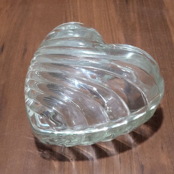 Vintage Heart Shape Crystal Clear Glass Trinket Box Candy Dish - Picture 4 of 13